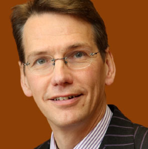 Mr Simon H Wood